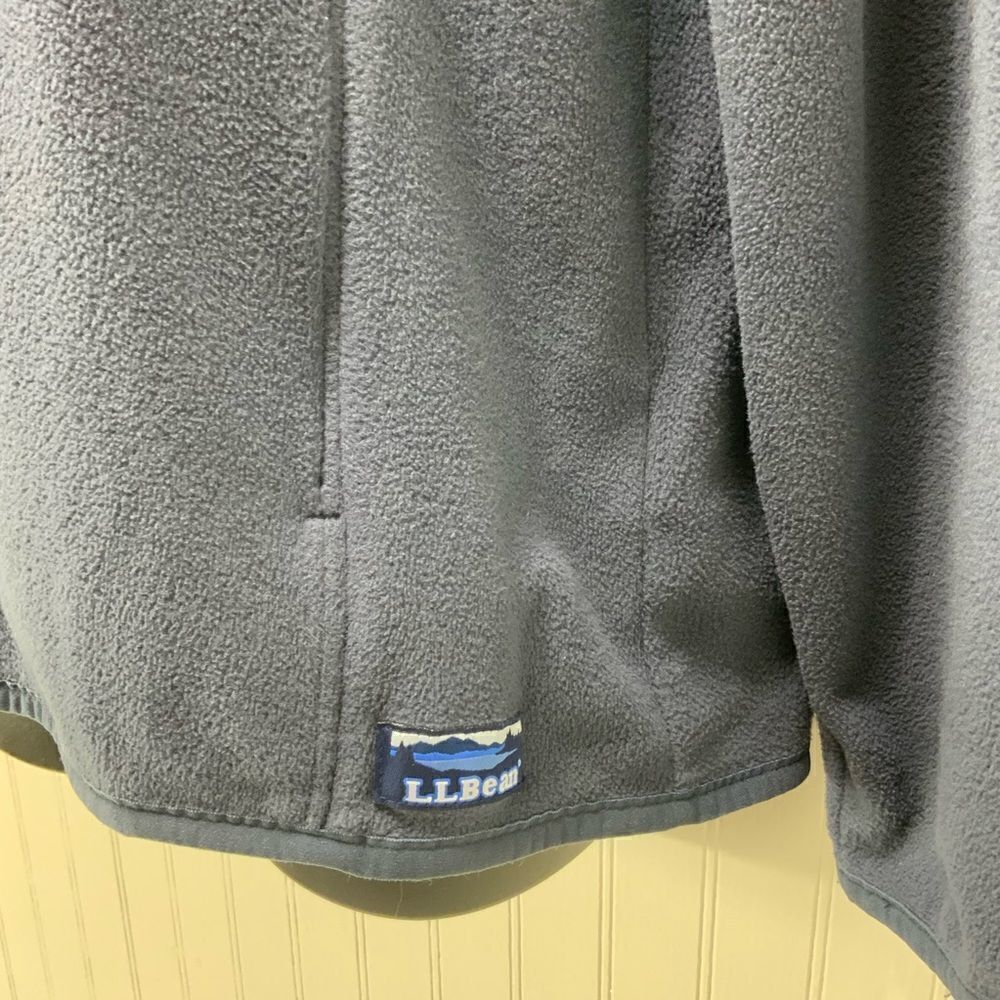 L. L. BEAN Fleece jacket. - Picture 3 of 6